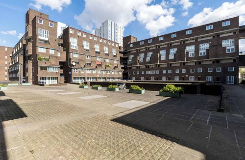 Prince's Apartment | Bright and Charming 4BD Family Haven in Kennington