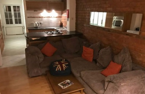 Newent House | Bright & fresh, 3 storey market town house, Newent