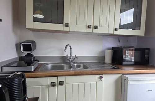 Reading Apartment | Bright & Modern Studio Near Center, Station, RBH & Univerisry