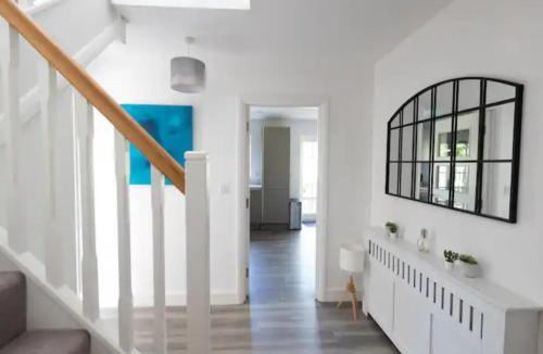Saunderton House | Bright Spacious Chilterns Hideaway - Pass the Keys