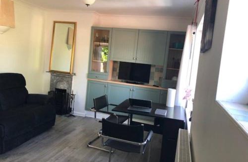 Arbury Apartment | Bright & spacious first floor apartment Cambridge
