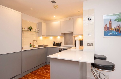 Farringdon Apartment | Bright Spacious Flat in Central London | Sleeps 6 - Pass the Keys