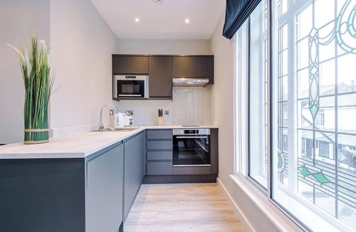 Southport Apartment | Bright & Spacious Studio | Elysée Suites Southport