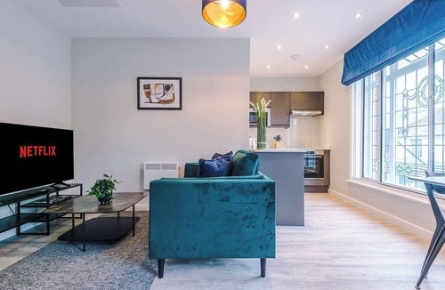 Southport Apartment | Bright & Spacious Studio | Elysée Suites Southport