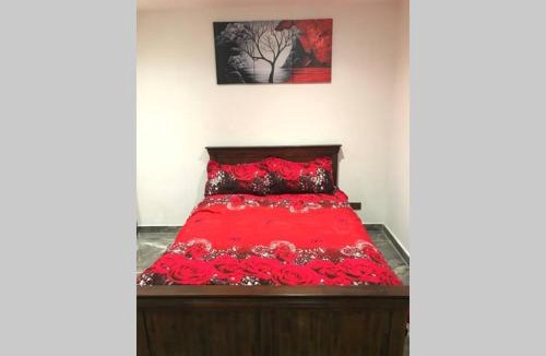 Earley Apartment | Bright, stylish Studio flat with Sky Sports
