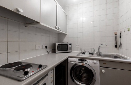 Brompton & Hans Town Apartment | Bright Stylish Studio in South Kensington!