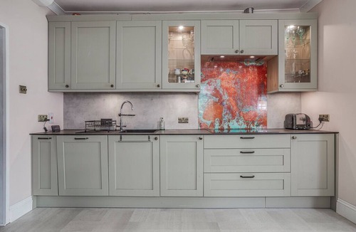 West Hill House | Bright Victorian family house with garden, 3 mins to Tube