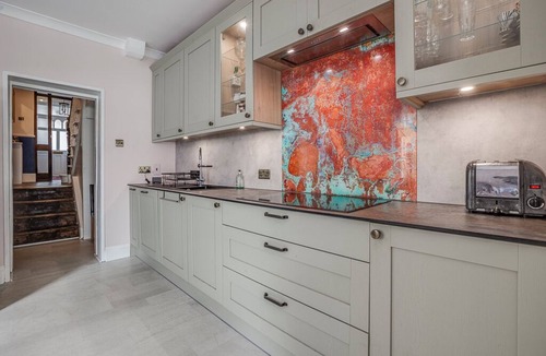 West Hill House | Bright Victorian family house with garden, 3 mins to Tube