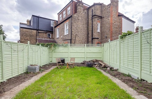 West Hill House | Bright Victorian family house with garden, 3 mins to Tube