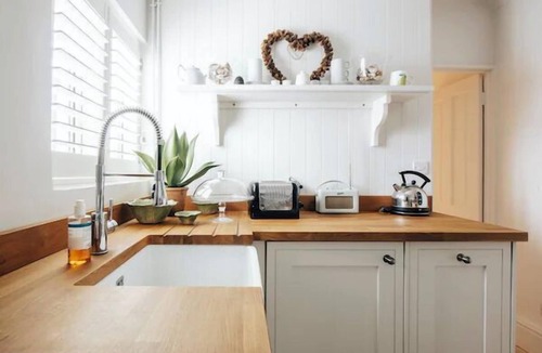Kemptown Apartment | Brighton Beach Apartment Parking Free On-site & EV Charger