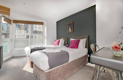 Kemptown House | Brighton 'The One' - Seafront & Pier minutes away!