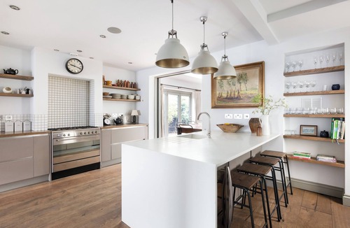 Brighton House | Bristol Gardens - Luxury Home, 2 min from the Beach