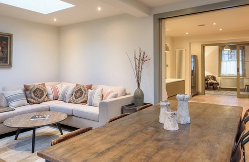 Brighton House | Bristol Gardens - Luxury Home, 2 min from the Beach