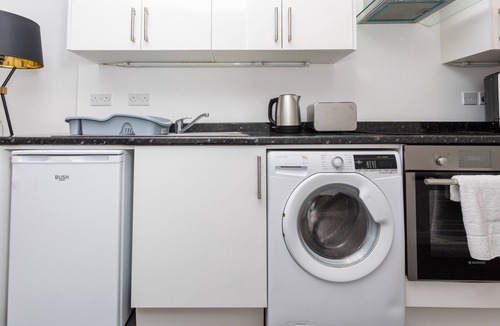 Crawley City Centre Apartment | Broadwalk Flat 5