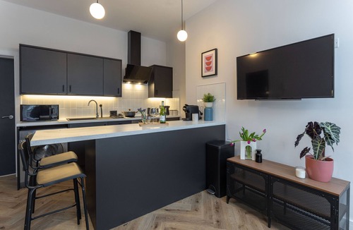 Liverpool Apartment | Broughton Place 2: 1BR Modern Flat in Liverpool