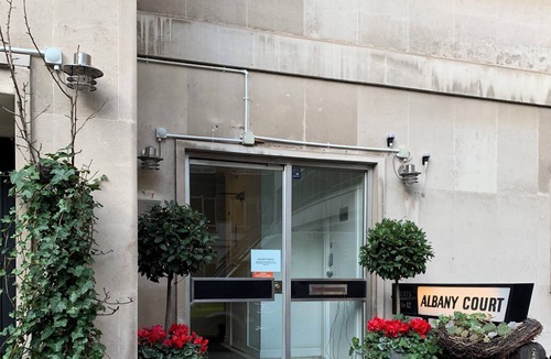 Westminster Apartment | Buckingham Palace Apartment with early check-in and late check-out