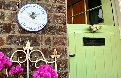 Dagnall Cottage | Bumblebee Cottage - a 19th Century Cottage in Area of Outstanding Natural Beauty