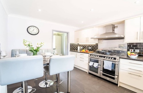 Caister-on-Sea House | Burgess Beach House - Hot Tub - Garden - Pets OK