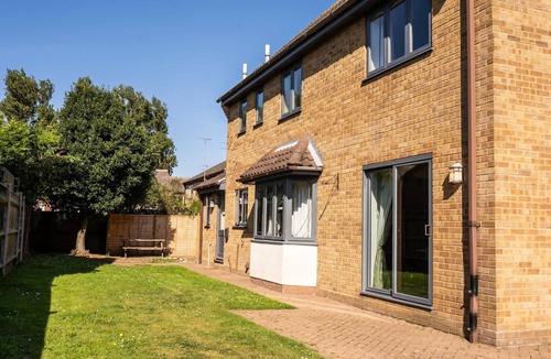 Caister-on-Sea House | Burgess Beach House - Hot Tub - Garden - Pets OK