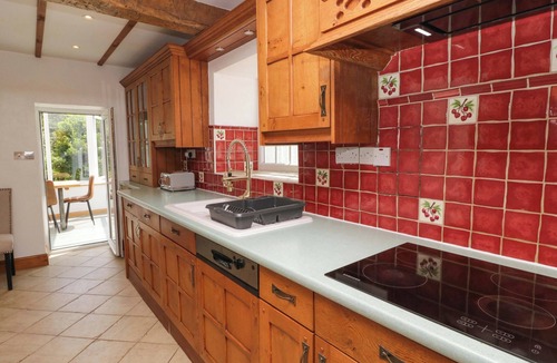 Lindale Cottage | BURNBANK COTTAGE, character holiday cottage in Grange-Over-Sands