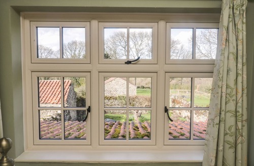 Lockton Cottage | BUTE COTTAGE, pet friendly, character holiday cottage in Pickering