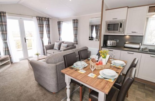 Runswick Bay Cottage | BUTTERCUP LODGE, pet friendly, luxury holiday cottage in Staithes