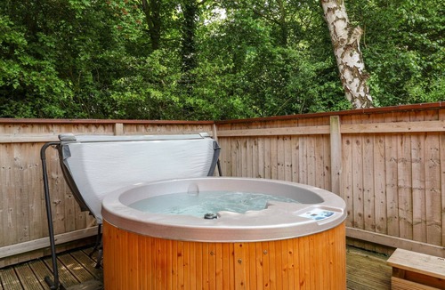 Shrewsbury Cottage | CALLOW LODGE 22, pet friendly, with pool in Beaconsfield Holiday Park