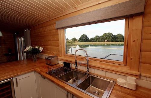 Sandy House | Cambridgeshire Lakes - luxury lodges in a stunning lake location