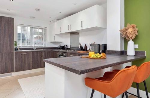 Stoke-on-Trent Condo | Canalside House Modern and Homely