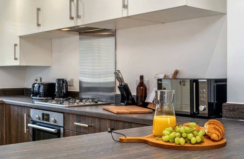 Stoke-on-Trent Condo | Canalside House Modern and Homely
