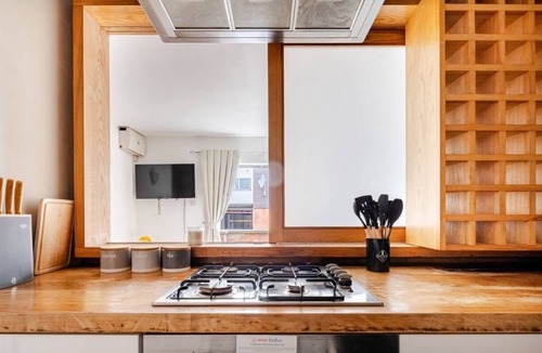 Canary Wharf Apartment | Canary Wharf Gem - Prvt Parking - Fast WiFi - O2 & Excel - Sleeps 4