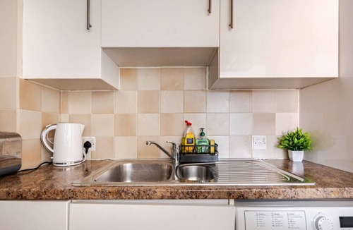 Canary Wharf Apartment | Canary Wharf Gem - Prvt Parking - Fast WiFi - O2 & Excel - Sleeps 4