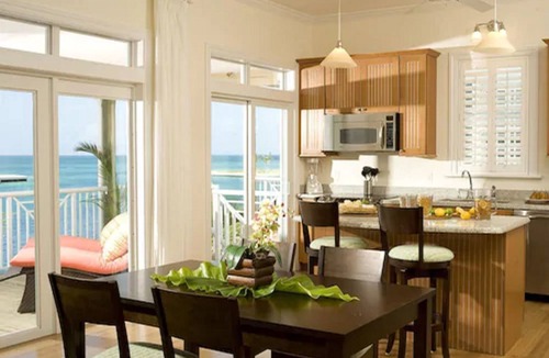 Freetown Hotel | Cape Eleuthera Resort & Marina