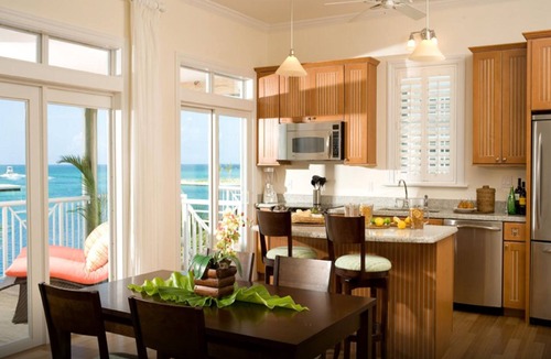 Freetown Hotel | Cape Eleuthera Resort & Marina