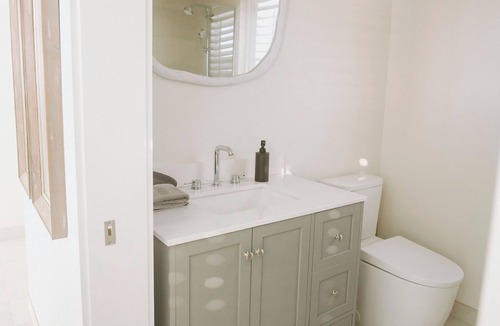 Freetown Hotel | Cape Eleuthera Resort & Marina