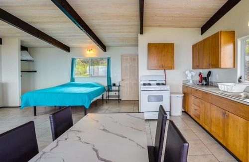 Captain Cook Apartment | Captain Cook Bungalow with Panoramic Ocean Views!
