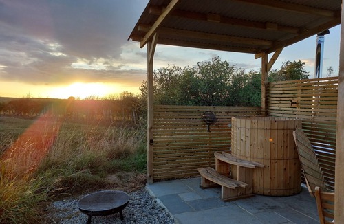 Guisborough Cabin | Captain's Cabin Shepherd's Hut with Hot Tub, on the edge of the North York Moors