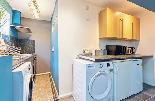 Ferndale House | Captivating 4 Bedroom House & 3 minutes to the station