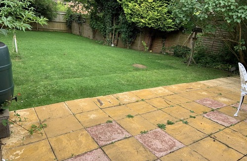 Lacey Green House | Captivating Bungalow with Garden in High Wycombe
