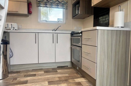 Holcot Cabin | Caravan in Holcot - Sleeps 6 - Maximum 6 people - Maximum 4 adults per booking -Pet Friendly