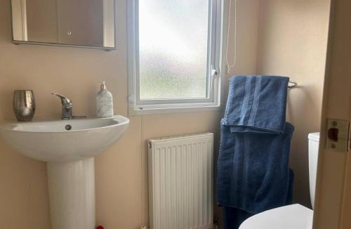 Holcot House | Caravan in Holcot - Sleeps 6 - Maximum 6 people - Maximum 4 adults per booking -Pet Friendly