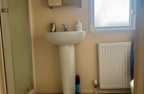 Holcot House | Caravan in Holcot - Sleeps 6 - Maximum 6 people - Maximum 4 adults per booking -Pet Friendly