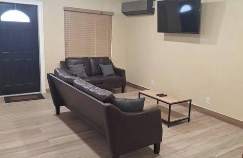 Bahamas Terrace Apartment | Carol's Inn #6 -1 stylish 1 bedroom 1 bathroom