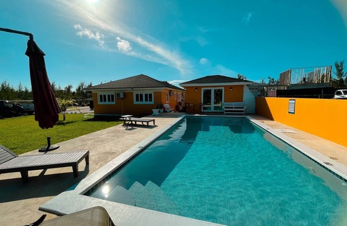 Gambier House | Cartwright Getaway Villa! Two Minutes From Lynden Pindling International Airport