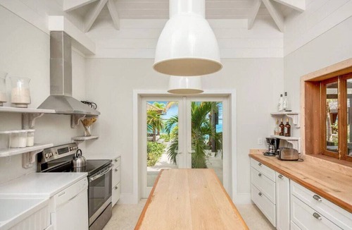 Hartswell House | Casa Bella - Oceanfront w/Private Beach, Pool & Spa