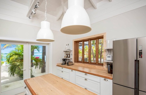 Hartswell House | Casa Bella - Oceanfront w/Private Beach, Pool & Spa