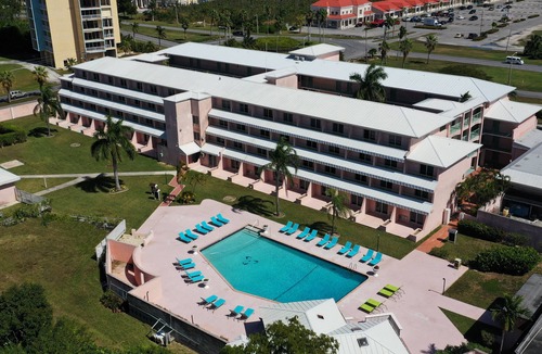 Downtown Hotel | CASTAWAYS RESORT,GRAND BAHAMA, BAHAMAS. Home Away from Home