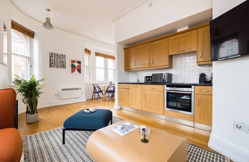 Chinatown Apartment | CCR4 - One Bedroom Apartment, Sleeps 2