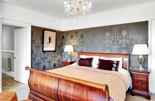 Old Cleeve House | Cedar Grange