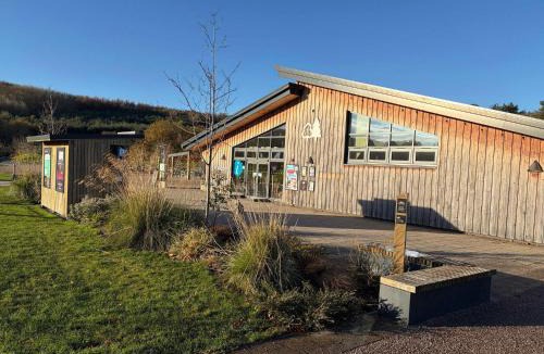 Cotebrook House | Cedar Lodge 3 Bedrooms with hot tub